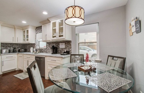 Westbury Apartamento | Paradise Retreat: Heated Pool, Jacuzzi & 75” TV