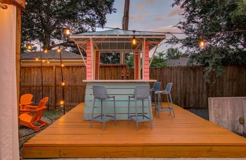 Westbury Apartamento | Paradise Retreat: Heated Pool, Jacuzzi & 75” TV