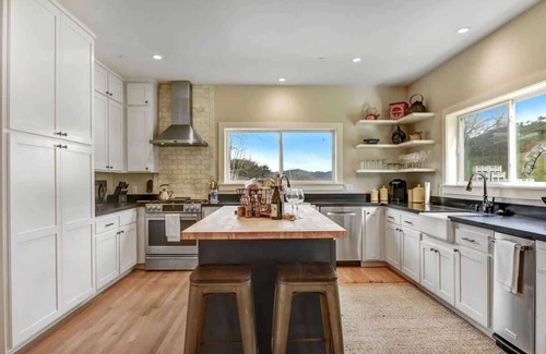 Santa Rosa Casa | Paradise Ridge Vineyard Retreat - Hot Tub & Views