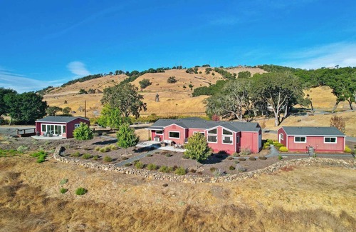 Santa Rosa Casa | Paradise Ridge Vineyard Retreat - Hot Tub & Views