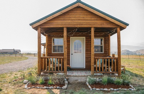 Livingston Cabaña | Paradise Valley Cabin by Chico & Yellowstone Park!