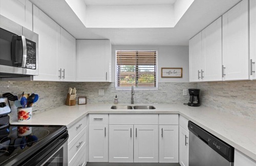 Las Casitas De Paradise Village Condominio | Paradise Valley Paradise/ Ground Unit/Fresh Remodel