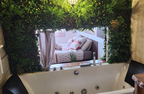 Carquefou Apartamento | Paradiseroom44 studio perfect for a romantic getaway