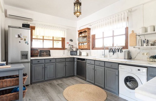 Amaniou Casa | Paradiso Vintage Villa: Traditional 1944 Gem