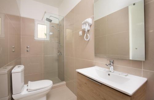Kavos Hotel | Paralia studios