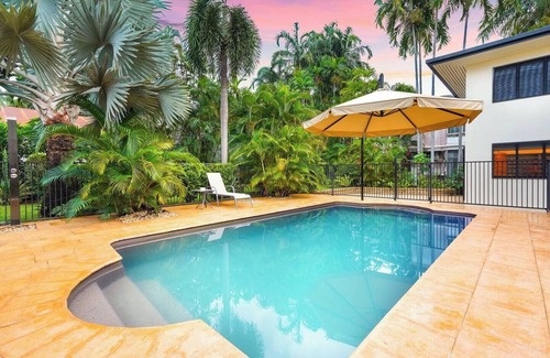 Parap Apartamento | Parap Estate Pool Paradise from the Top floor