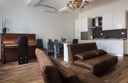 Oltretorrente Apartamento | Parco Ducale Elegant Apartment con Balcone x5