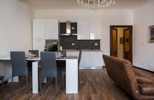 Oltretorrente Apartamento | Parco Ducale Elegant Apartment con Balcone x5