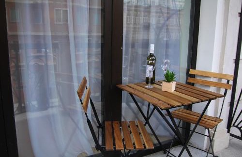 mtatsminda Apartamento | Parilament on Rustaveli 4 rooms
