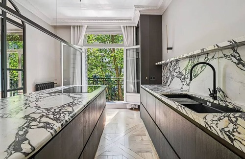 Champs-Elysees Condominio | Paris at the Top – 4BR Luxury Penthouse w/ Tower Views