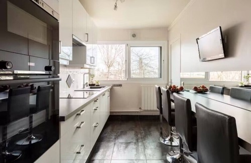 Levallois-Perret Apartamento | Paris-Levallois apartment 4*: 2 bedrooms/6 people 68m2, parking, near metro/bus