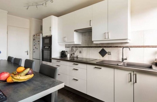 Levallois-Perret Apartamento | Paris-Levallois apartment 4*: 2 bedrooms/6 people 68m2, parking, near metro/bus
