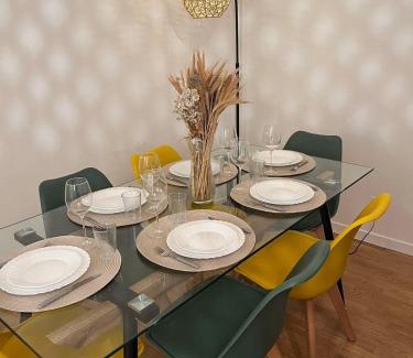 Montrouge Apartamento | PARIS-MONTROUGE Magnifique appartement 3 pièces de 75m2 avec PARKING - très cosy pour 1 - 8 personnes refait à NEUF -ENTIRE APARTMENT LUXURIOUS AND WARM -Montrouge Paris 14ème - Proche Aéroport Orly Parc Expositions Porte de Versailles FREE WIFI GRATUIT