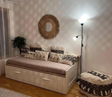Montrouge Apartamento | PARIS-MONTROUGE Magnifique appartement 3 pièces de 75m2 avec PARKING - très cosy pour 1 - 8 personnes refait à NEUF -ENTIRE APARTMENT LUXURIOUS AND WARM -Montrouge Paris 14ème - Proche Aéroport Orly Parc Expositions Porte de Versailles FREE WIFI GRATUIT