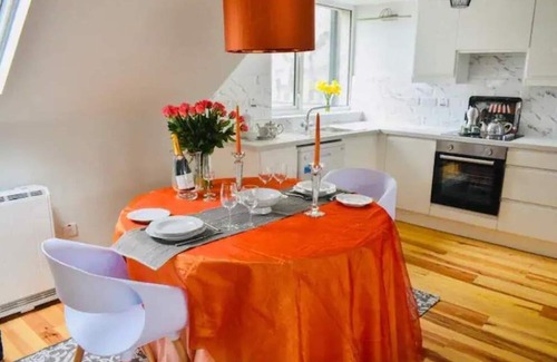 Bantry Apartamento | Paris Rooftop Studio, European charm, French chic, Downtown location