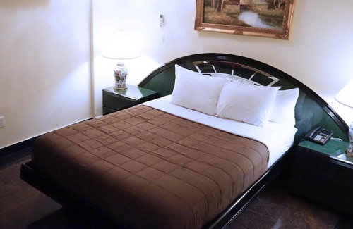 Queens Hotel | Paris Suites Hotel