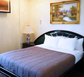 Queens Hotel | Paris Suites Hotel