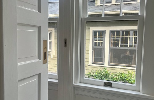Irvington Apartamento | Parisian 1-bedroom apartment in the heart of NE Portland/ Historic Irvington