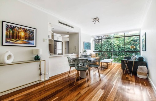 South Yarra Apartamento | Parisian Chic meets South Yarras Vibrant Locale