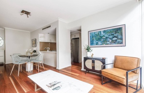 South Yarra Apartamento | Parisian Chic meets South Yarras Vibrant Locale