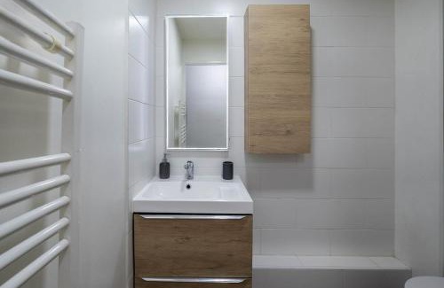 Bezons Apartamento | Parisian Chic & Spacious Studio with Parking