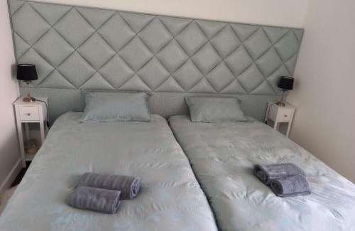 Neuilly-sur-Seine Casa | Parisian Sparkle Retreat, 150m from American Hospital