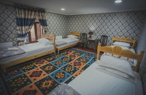 Bukhara Cama Y Desayuno | Parivash B&B - Family Room