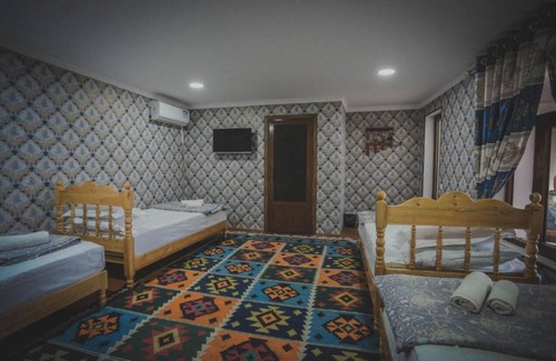 Bukhara Cama Y Desayuno | Parivash B&B - Family Room