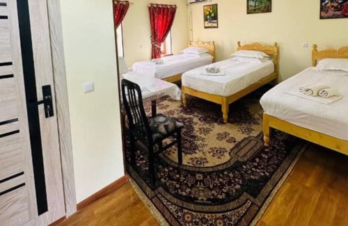 Bukhara Cama Y Desayuno | Parivash B&B - Triple twin room 1