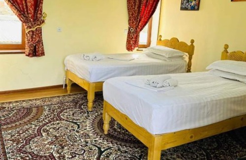 Bukhara Cama Y Desayuno | Parivash B&B - Triple twin room 1