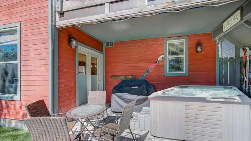 North Park City Casa | Park Ave Getaway by AvantStay Cozy Cottage Close to Main Street Town Ski Lift