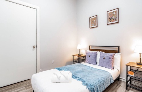 Lafayette Square Casa | Park Ave Townhome w/parking by CozySuites