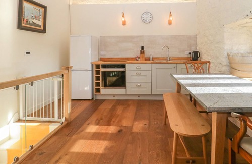 East Horrington Otro | PARK FARM BARN, pet friendly, with open fire in Shepton Mallet