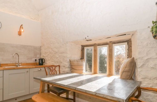 East Horrington Otro | PARK FARM BARN, pet friendly, with open fire in Shepton Mallet