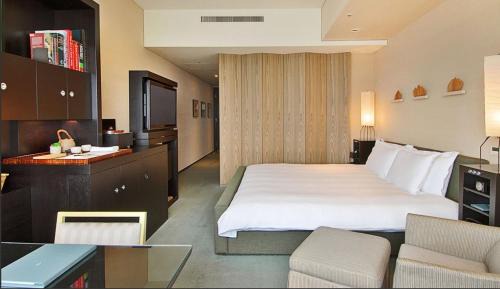 Nishi-Shinjuku Hotel | Park Hyatt Tokyo