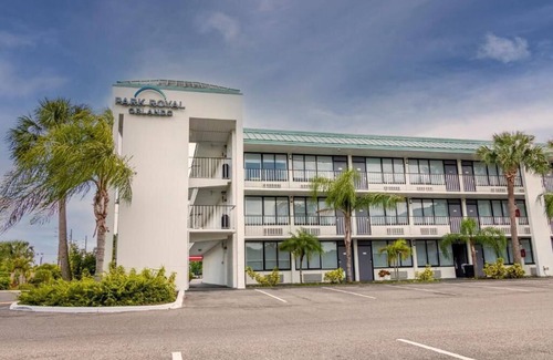 Historic Downtown Kissimmee Condominio | Park Royal Homestay Orlando Studio Unit Saturday Check-In