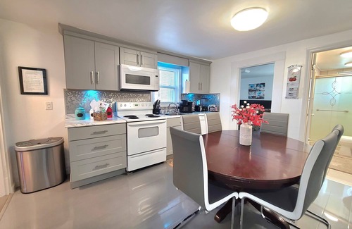 Quincy Apartamento | Park view Apt-2 - Free Parking & private entrance