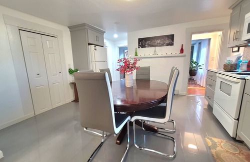 Quincy Apartamento | Park view Apt-2 - Free Parking & private entrance