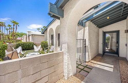 Downtown Palm Springs Casa | Park View Bungalow - Beautiful remodel in Demuth Park