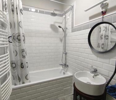 Ferencvaros Apartamento | Park view, close to river, AC, Bauhaus vibe, 2 balconies