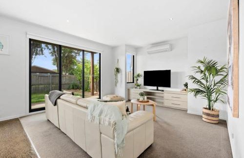 Barwon Heads Casa | Park View Coastal Oasis Barwon Heads Pet friendly