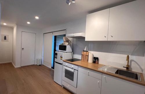 Central Coast Apartamento | Park View Guest suite A