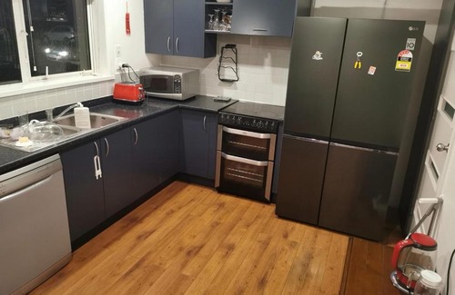 Burnside Casa | Park View house close 2 airport