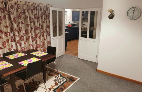 Burnside Casa | Park View house close 2 airport
