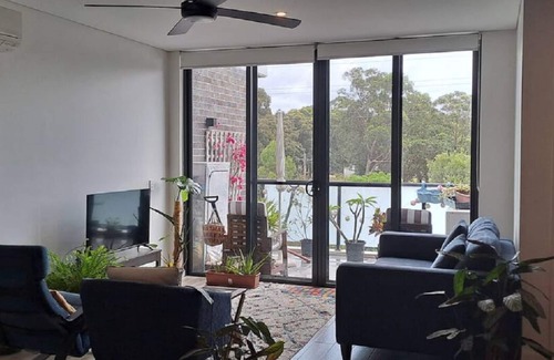 Campsie Apartamento | Park views, homely & convenient location