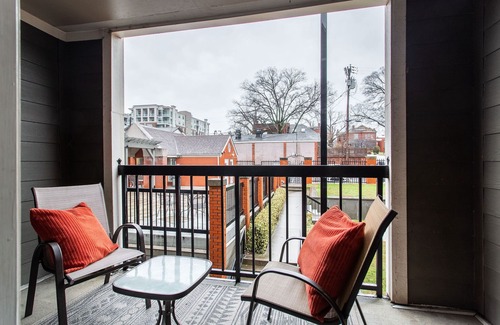 Rutledge Hill Condominio | Park4Free! Walk 2 Broadway! Balcony
