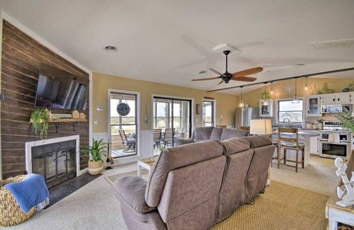 Corolla Casa | "Parked In The Sand"Corolla 4x4 beach house Ocean views/Wild Horses/Pet friendly