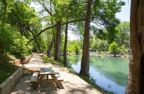 Gruene Condominio | Parker River Haus Vg106 3 Bedroom Condo by RedAwning