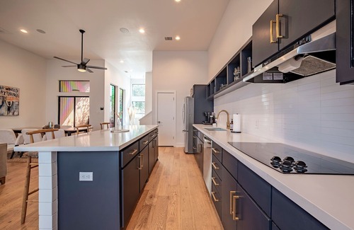 MacGregor Casa | parkhaus htx | by museum district | 2br2.5ba