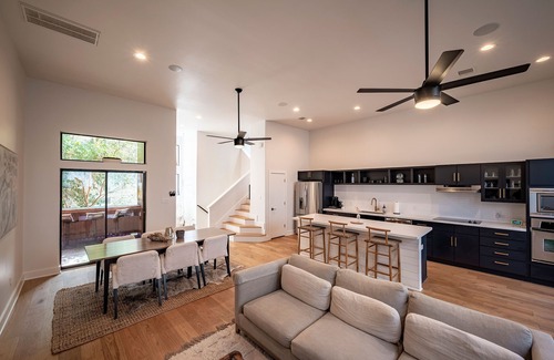MacGregor Casa | parkhaus htx | by museum district | 2br2.5ba